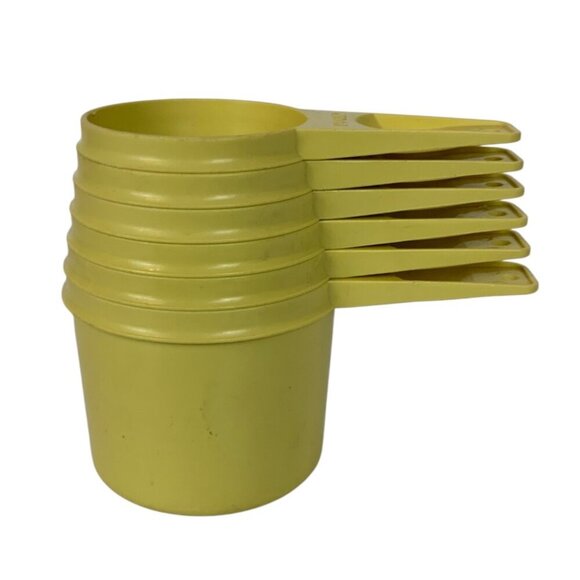 Tupperware Harvest Gold Measuring Cups Set Of 6 Durable Plastic Made in USA - Picture 1 of 7